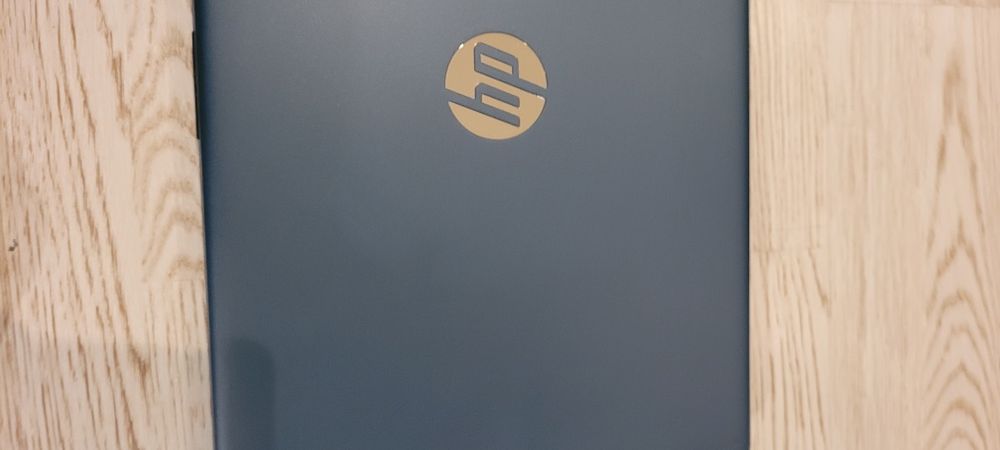 Vand laptop ca nou ,cu cutie