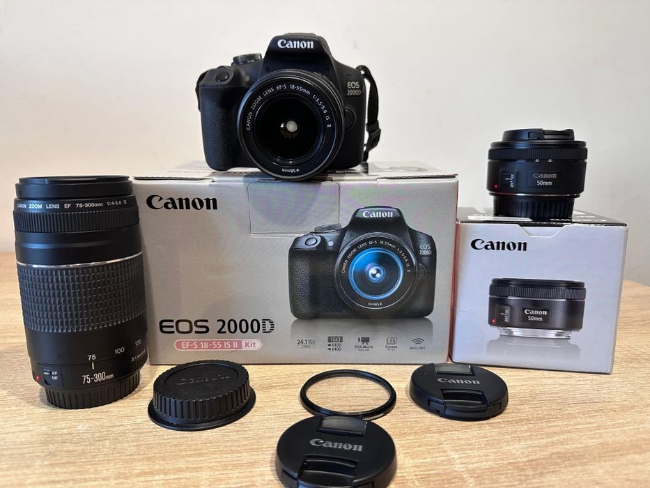 Vand Canon EOS 2000D kit EF-S 18-55 mm IS II + doua obiective
