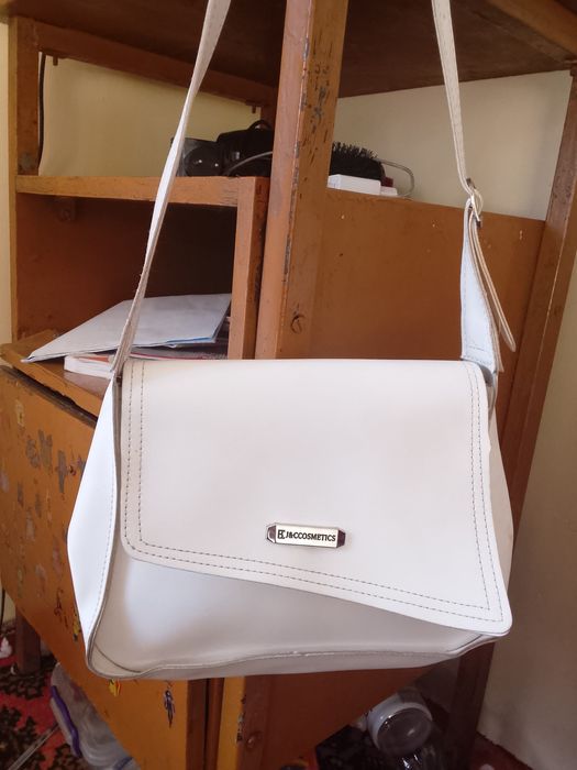 Ayollar uchun yelkama sumka