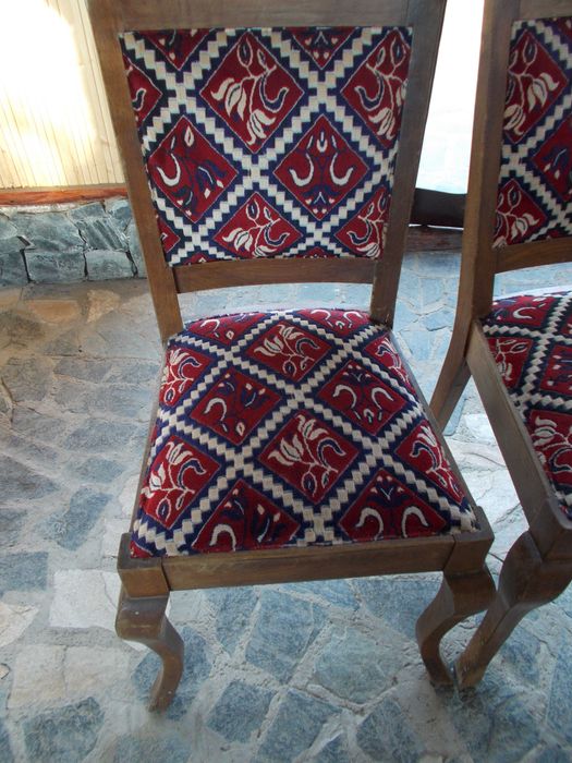 Scaune din  lemn masiv