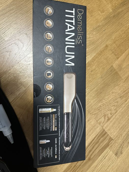Placa pentru indreptarea parului Demeliss Titanium 3918,