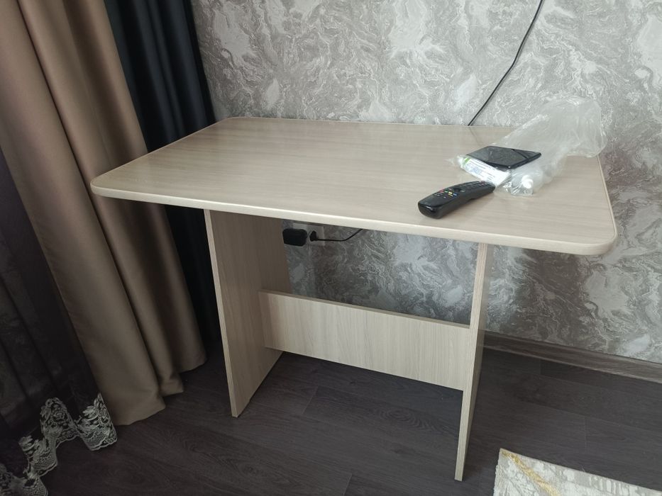 Продам кухонный стол