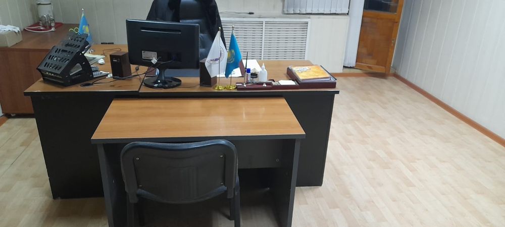 Офисная мебель, столы