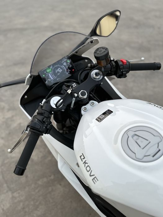 Спортбайк Kove 450RR мотоцикл