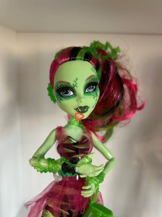 Продам венеру зомби/монстр хай