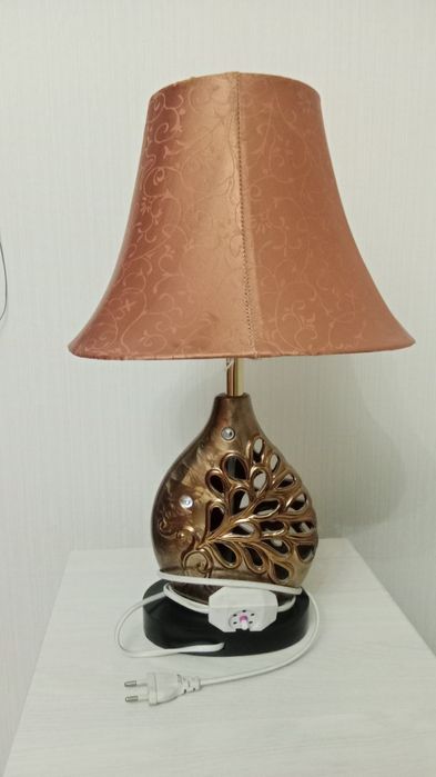 Продам светильники настольные