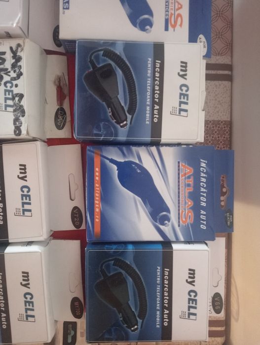 Încărcător rețea Sony Ericsson k750 , iPhone 4 și huse