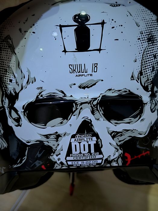 Каска Icon Skull 18 Airflite M