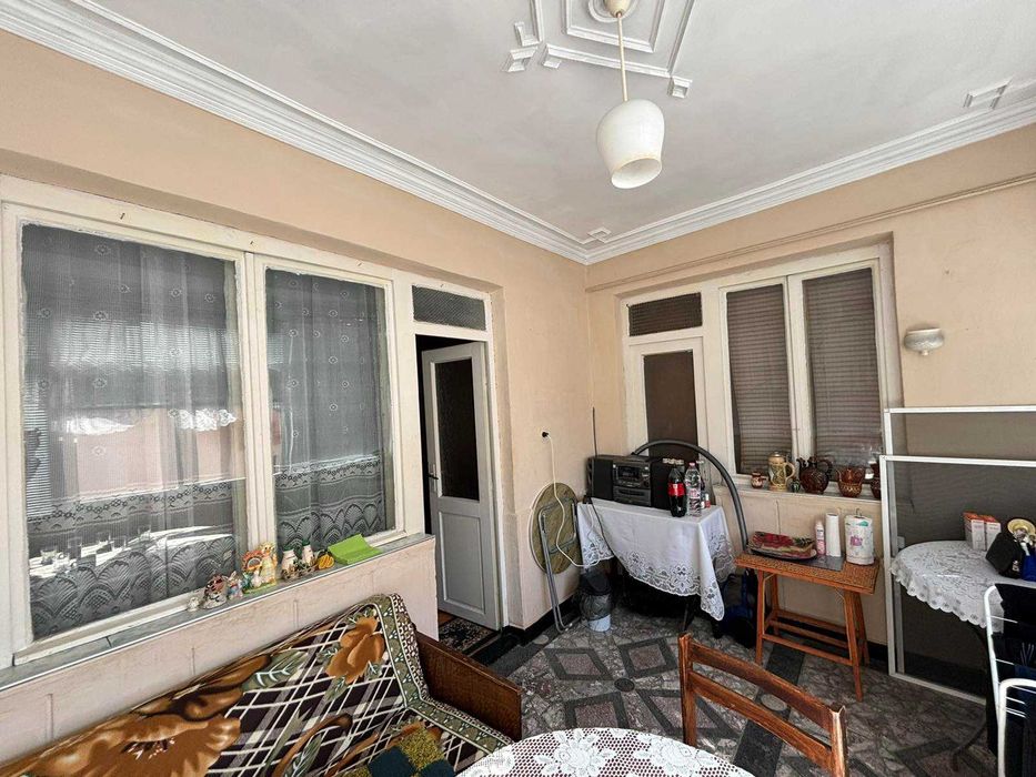 ЕТАЖ от КЪЩА с РЗП 120 кв.м, двор 150 кв.м, град Карлово