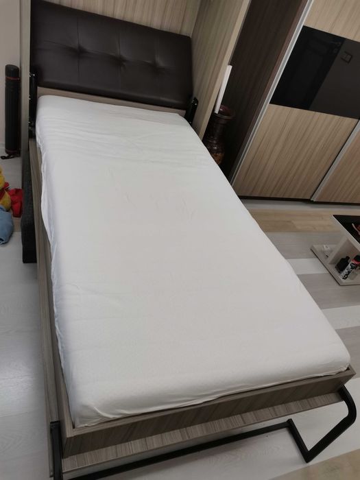 Vând pat rabatabil cu canapea