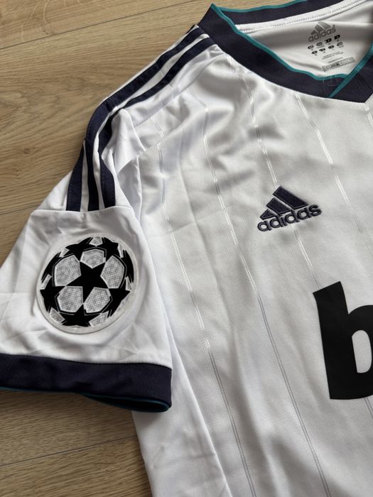 Tricou de fotbal Real Madrif Mesut Ozil Adidas marime M nou cu eticheta