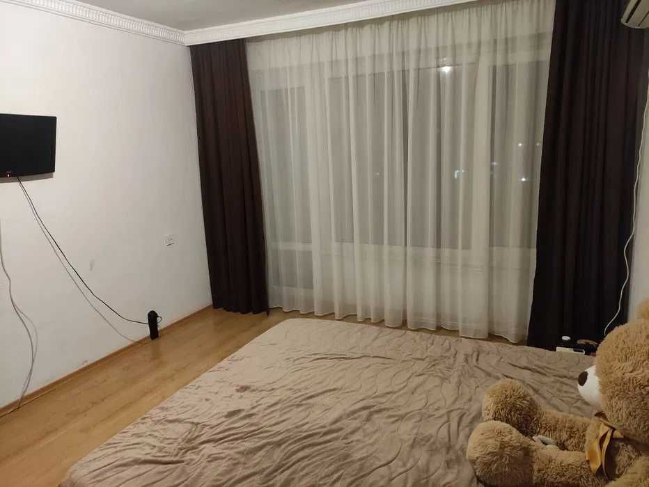 Дава се под наем Тристаен апартамент в Бургас, Меден рудник - зона А - 65 кв.м за 325 € - Снимка #2