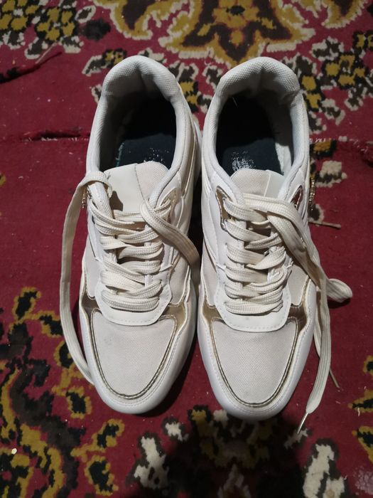 Маратонки достта запазени