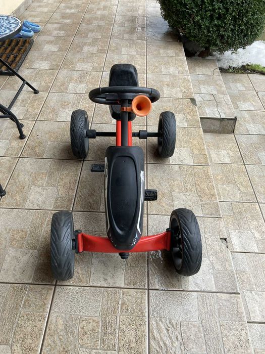 Kart cu pedale pentru copii