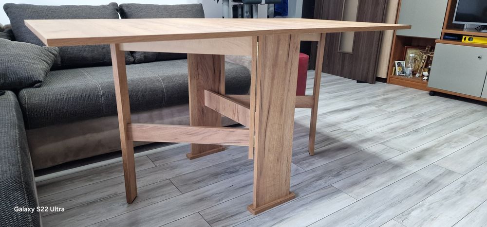 Masă pliantă , 8 persoane nouă diferite nuanțe.