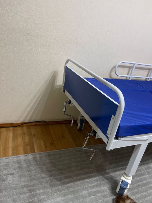 Медицинская кровать