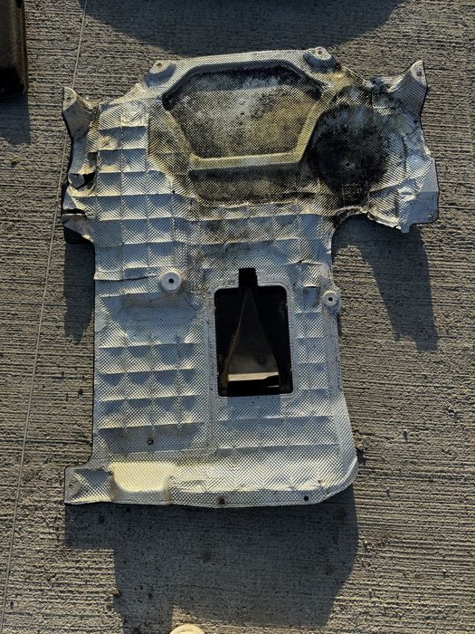 Scut motor cutie lateral Mercedes cls w218 metalic