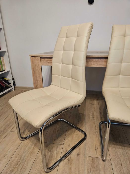 Masa de luving cu scaune