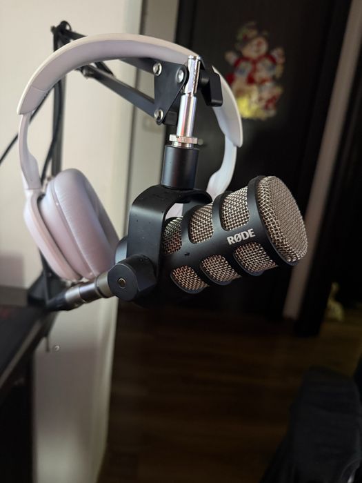 Microfon Rode PodMic + interfata audio Focusrite 4th