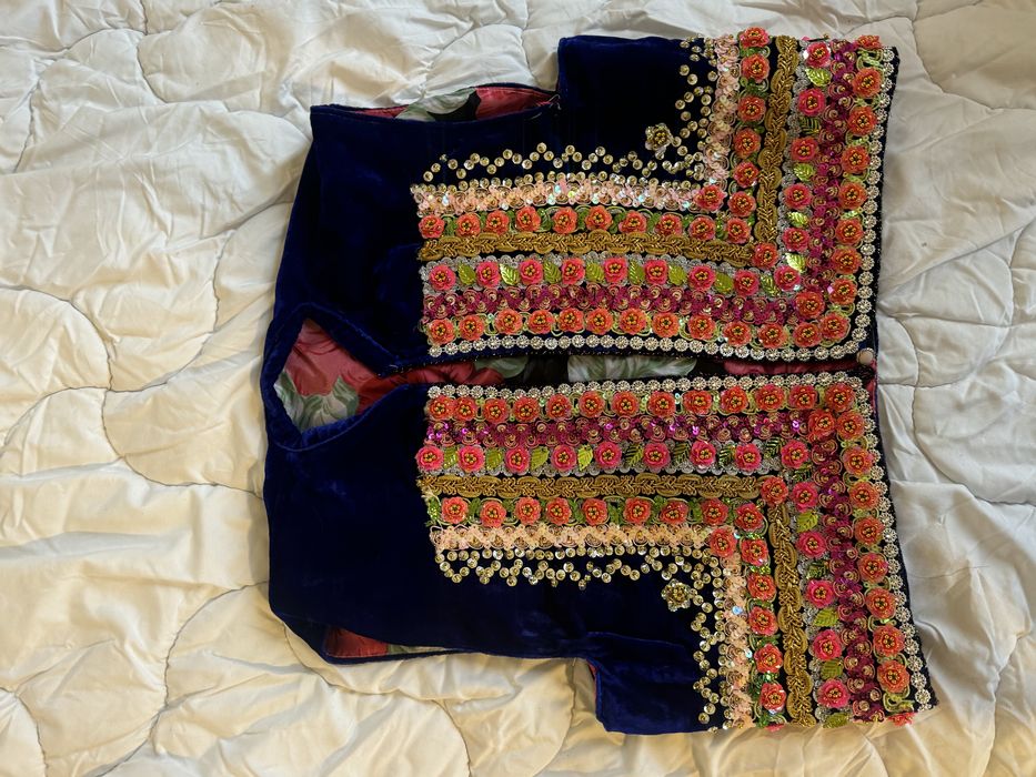 Елек носия ръчно везана