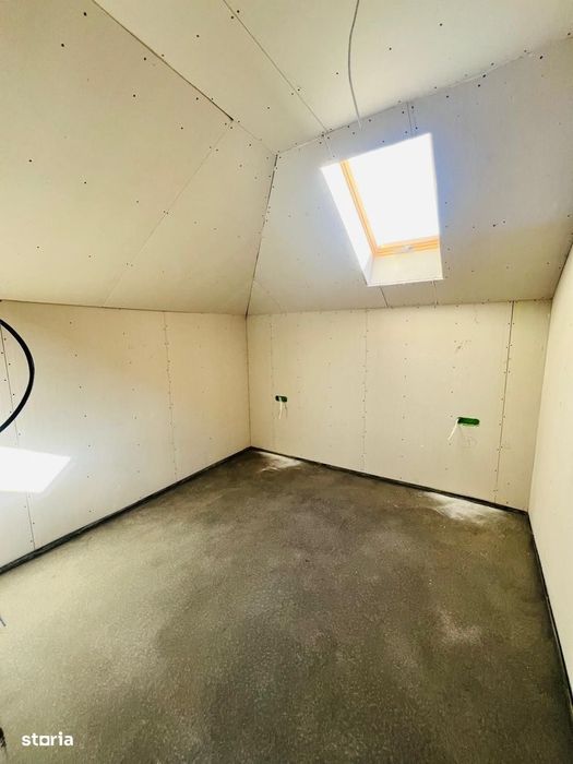 Casa finisata la cheie cu 5 camere in localitatea Santandrei