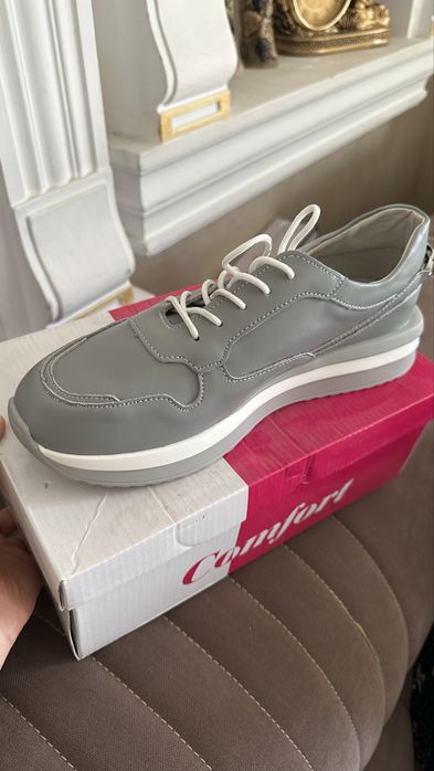 Кроссовки размер 40 новые