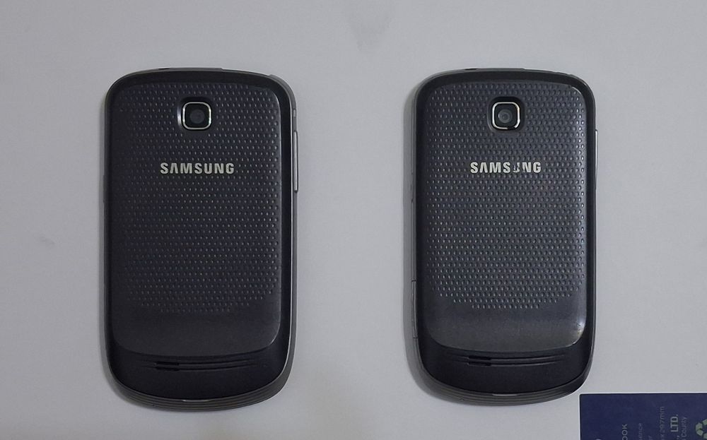 Samsung GT-S5570 2 штуки