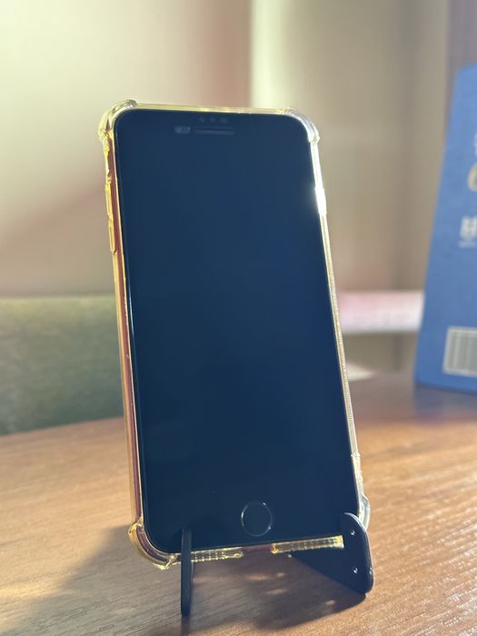 Продам iPhone 8+
