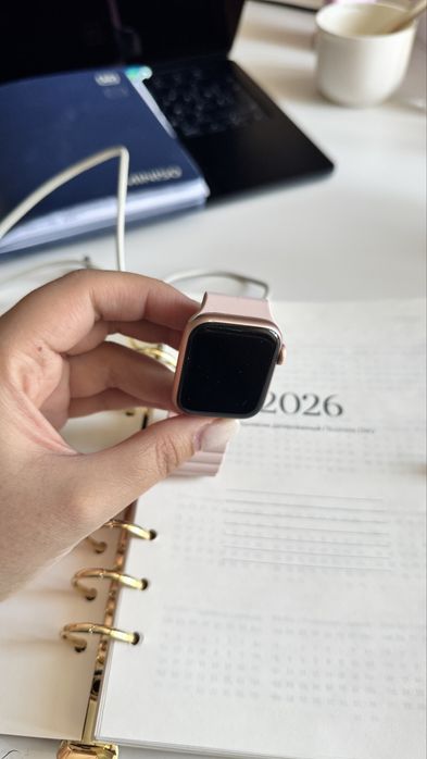 Apple watch series 4, 40 мм