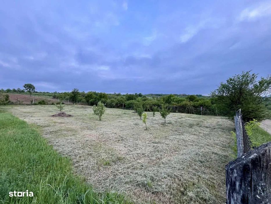 Vând teren intravilan cu panoramă superbă zona de dealuri