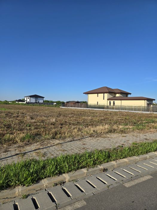 Teren 3000 mp Titu parc