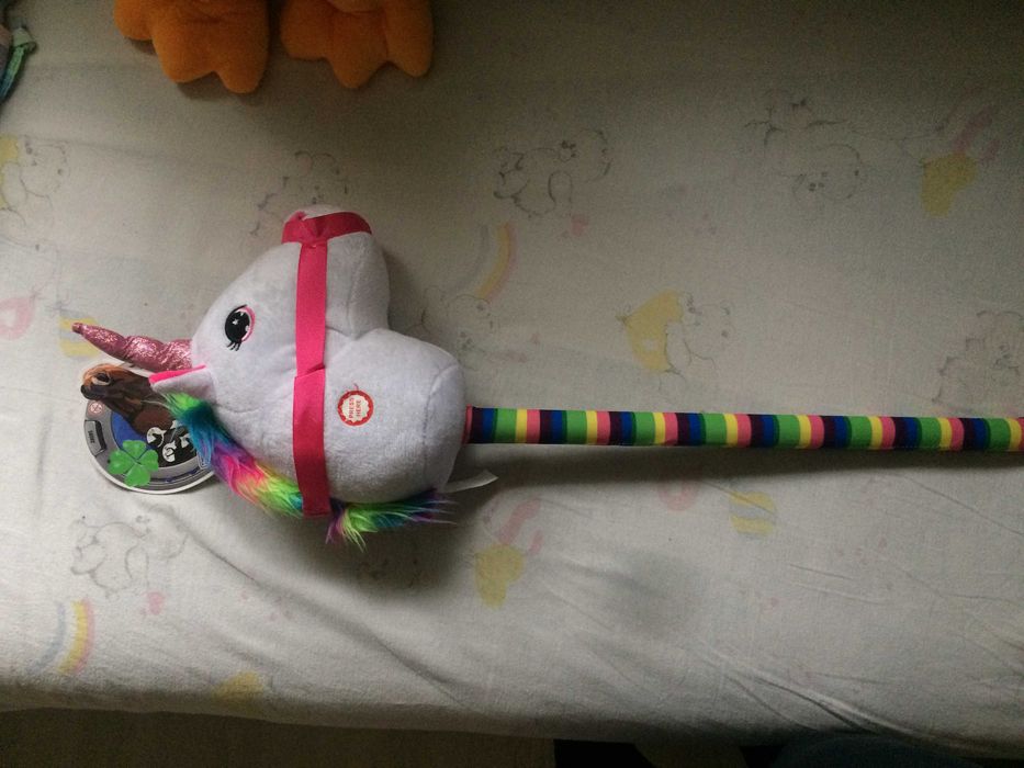 Нов плюшен еднорог на пръчка със звук.