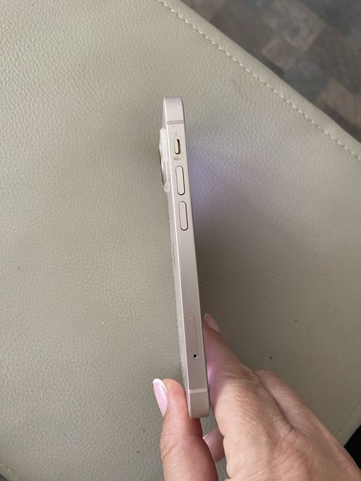 Iphone 13 mini бледо розов почти бял