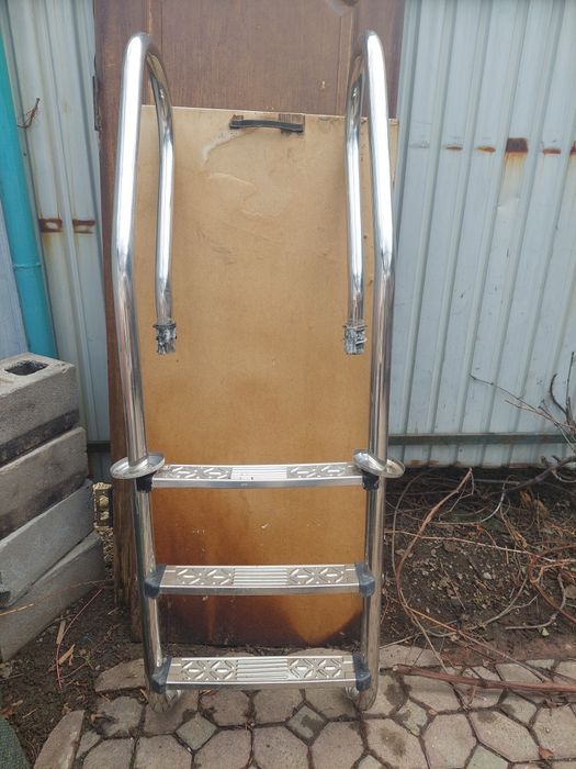 Лестница для бассейна