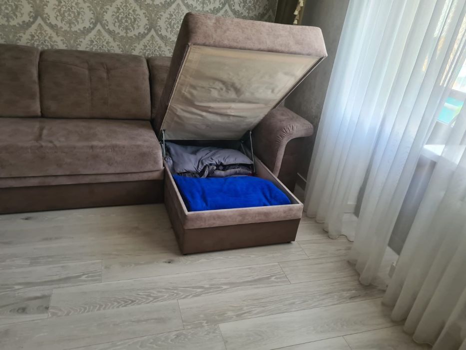 Продам диван (модельный)