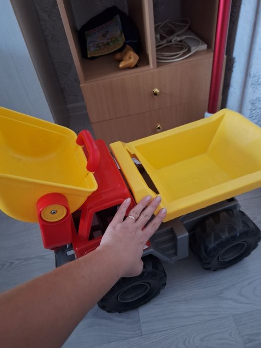 Продам детскую машинку