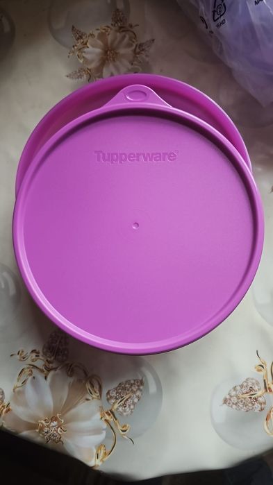 Продам Tupperware контейнер Хит-парад