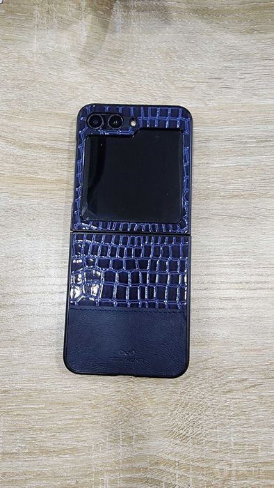 Продам свой сотовый телефон Samsung Galaxy Z Flip 5 (8 Gb/ 512 Gb)