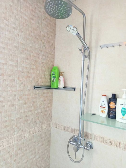 Продава напълно обзаведен апартамент с една спалня в идеалния център