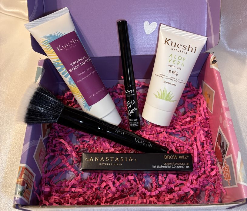 Козметика. Кутия с висококачествена козметика.