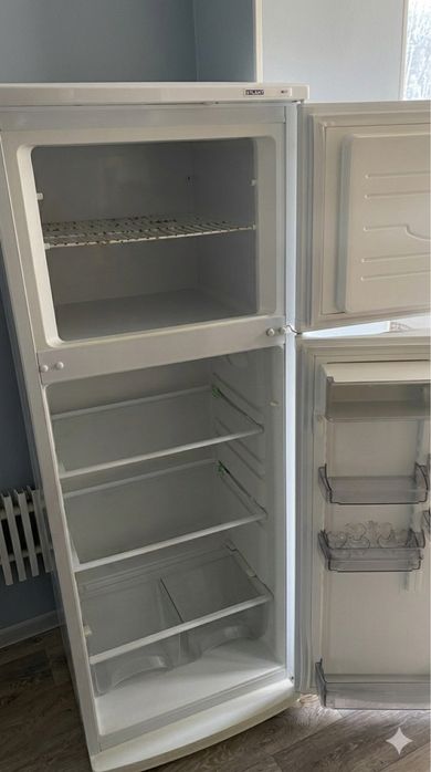 Продается холодильник б/у Атлант