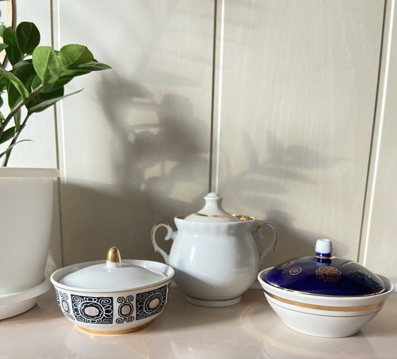 Советская посуда,сахарница,две джемницы.