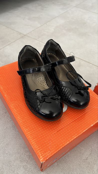 Детские туфли для девочки черные