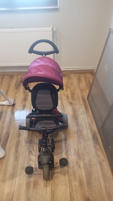 Vând tricicleta în condiții bune
