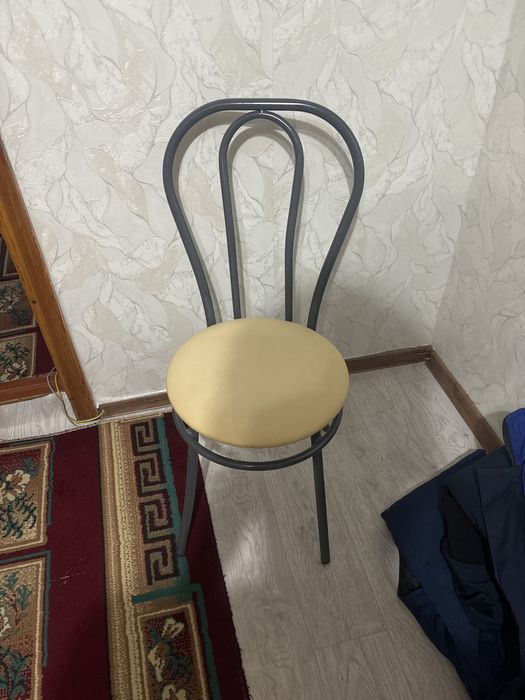 Продам стуля восемь штук