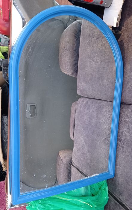 Зеркало в пластиковой оправе