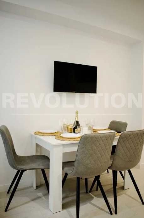 Дава се под наем Тристаен апартамент в Варна, Център - 70 кв.м за 816 € - Снимка #2