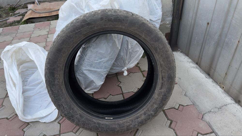 Продам комплект всесезонных шин PIRELLI 235/55/R19