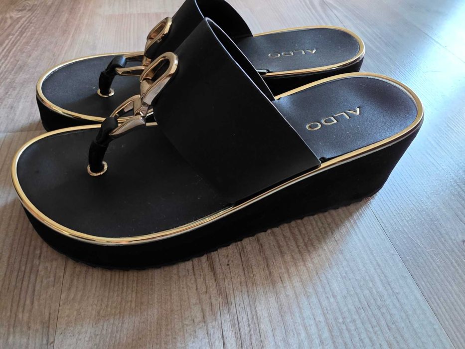 Чехли през пръста ALDO