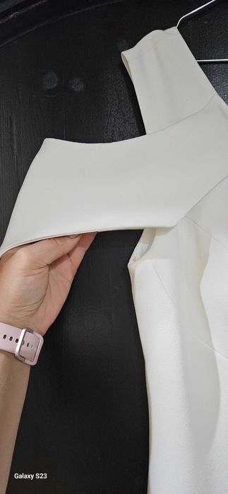 Елегантна Рокля в бяло